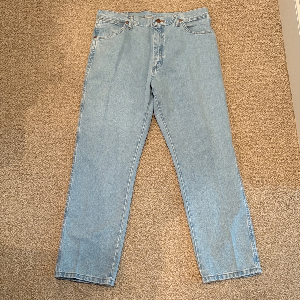Wrangler Men’s Cowboy Cut Light Wash Blue Jeans. Size 36x30